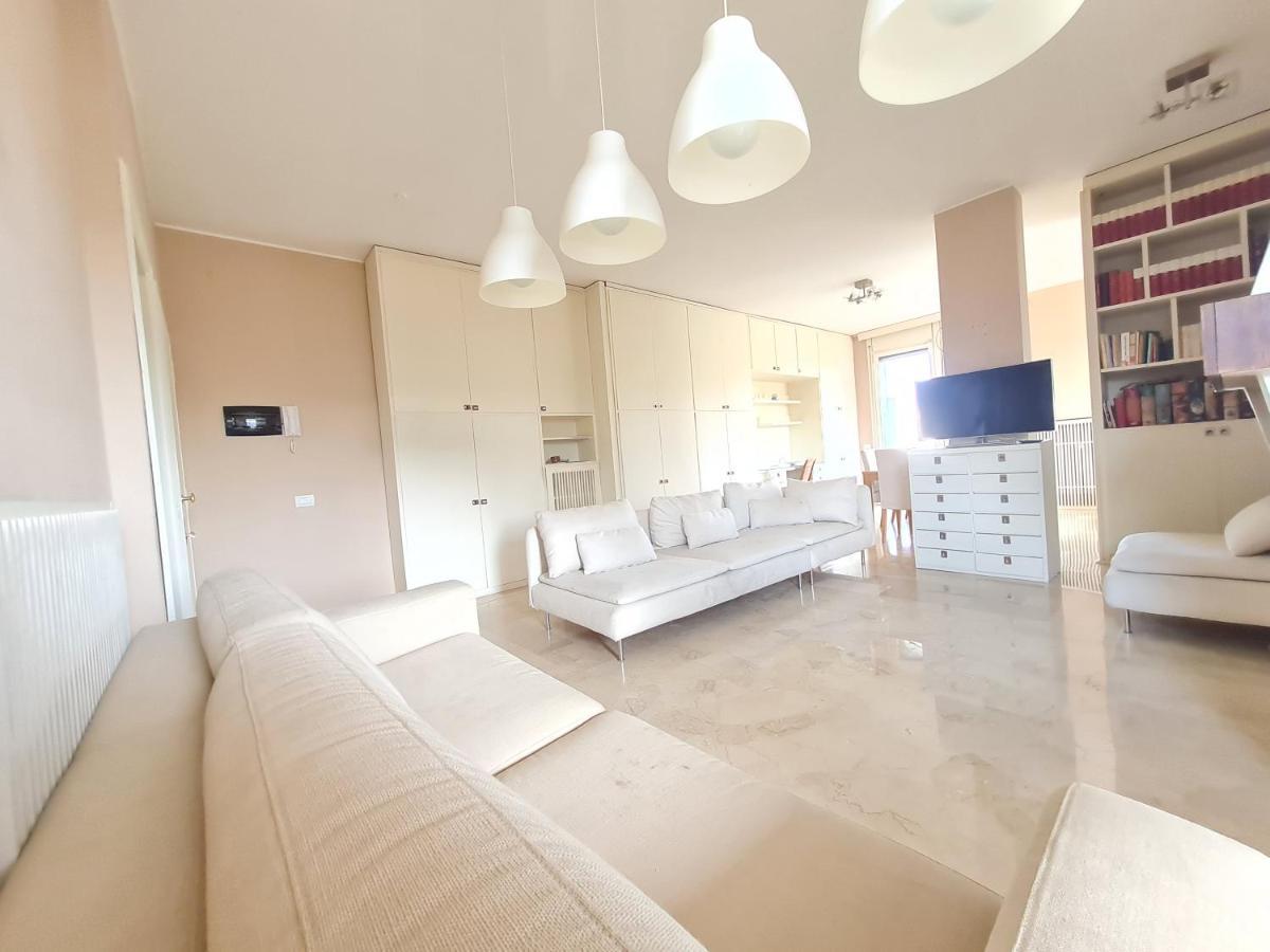 Ottoboni Charme Apartment With Terrace Milan Exterior photo
